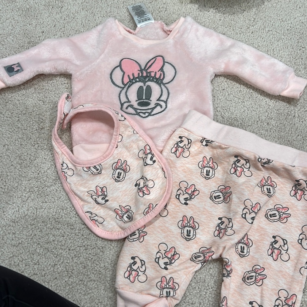 Never Worn 3 Piece Minnie Mouse Set Fleece top, pants and Bib
